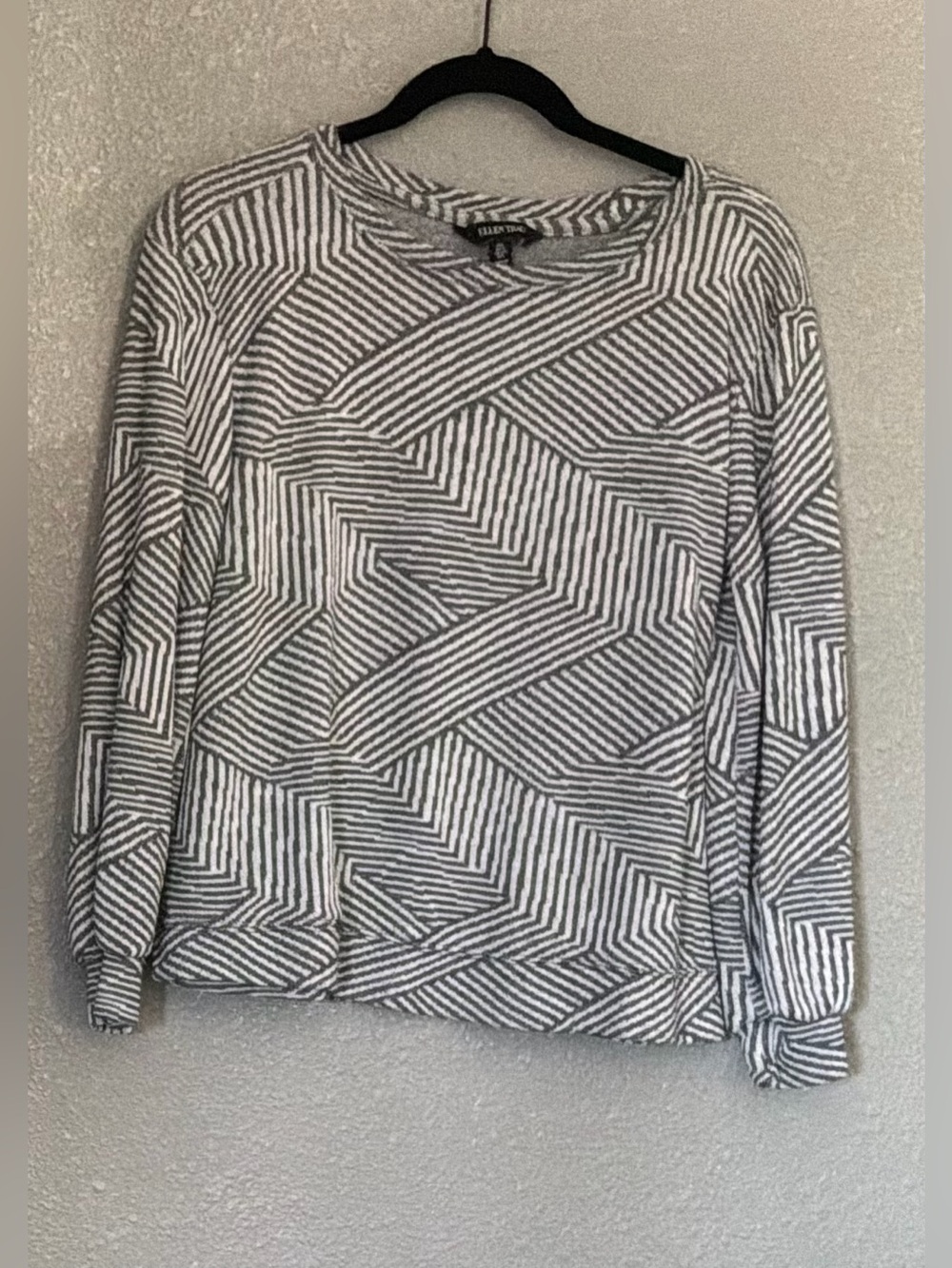 Ellen Tracy Gray & White Geometric Stripe Sweatshirt